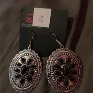 Super fun silver and black stone earrings!